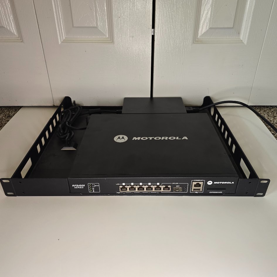 Motorola RFS4000 Wireless Services Controller Unit w/ Rack Mount