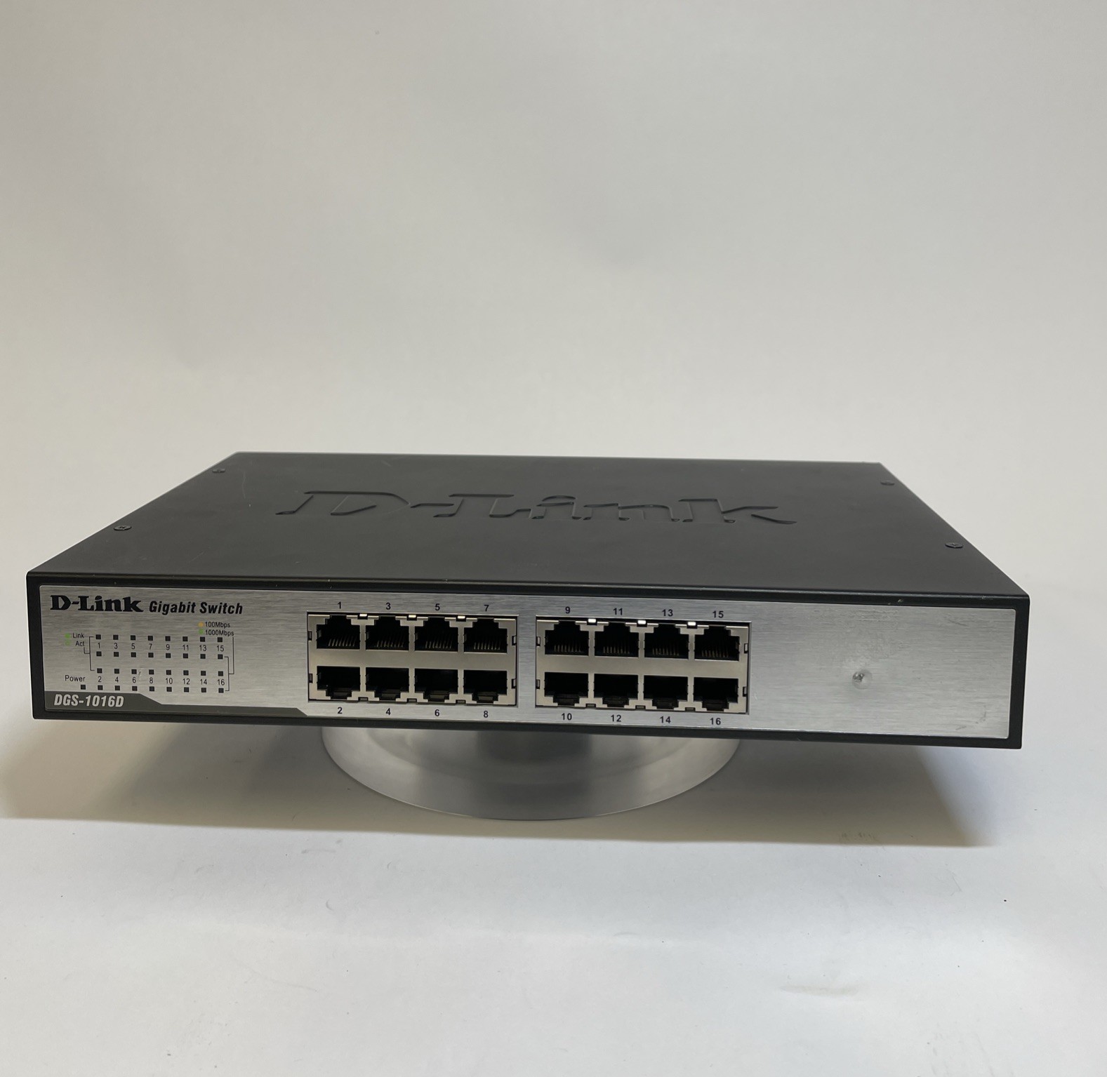 D-Link DGS-1016D 16-Port Gigabit Unmanaged Metal Desktop or Rackmount Switch