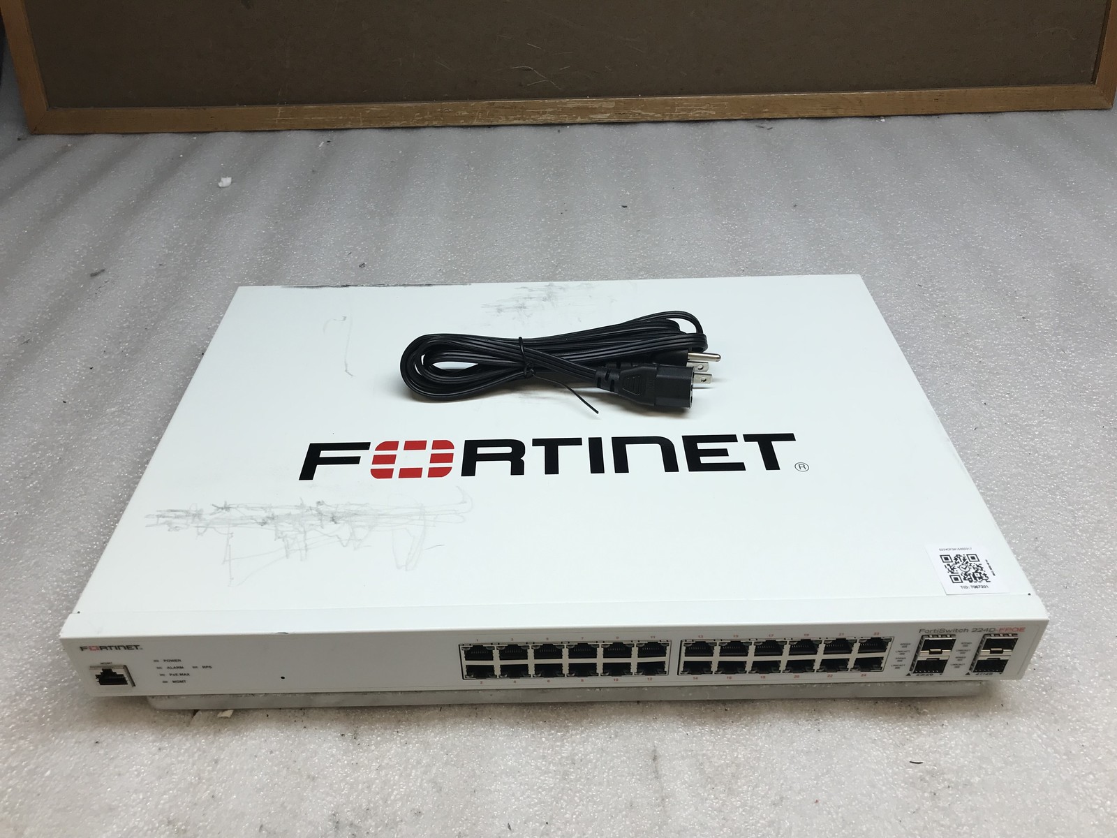 Fortinet FortiSwitch 224D-FPOE 24 Port PoE+ Managed Network Switch - No Rack Ear