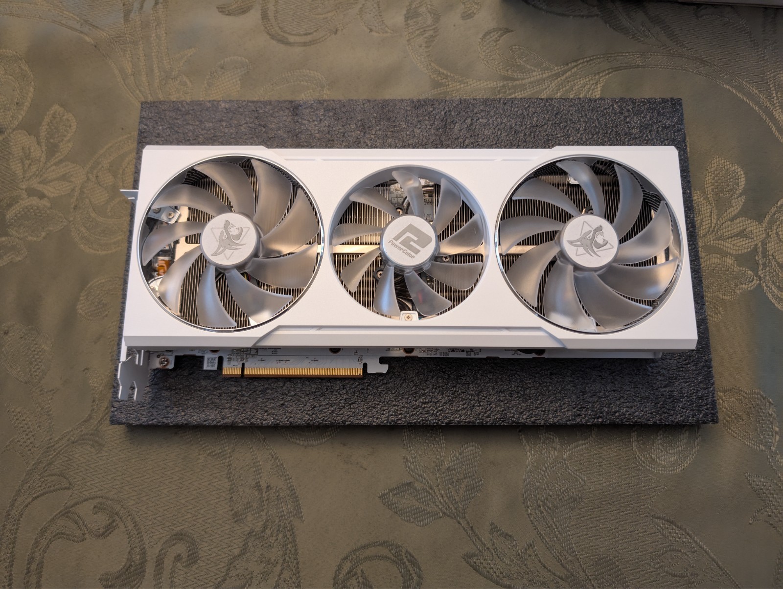 PowerColor HellHound Spectral White AMD Radeon RX 6700 XT - Excellent Condition