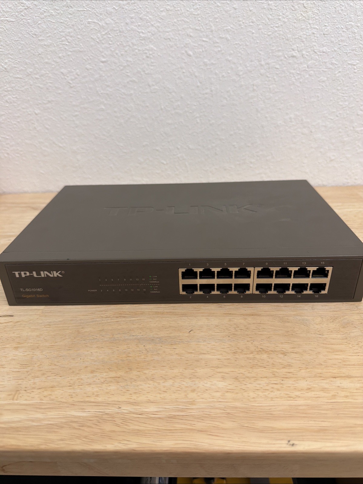 TP-Link TL-SG1016D 16-Port Gigabit Ethernet Switch No CABLE