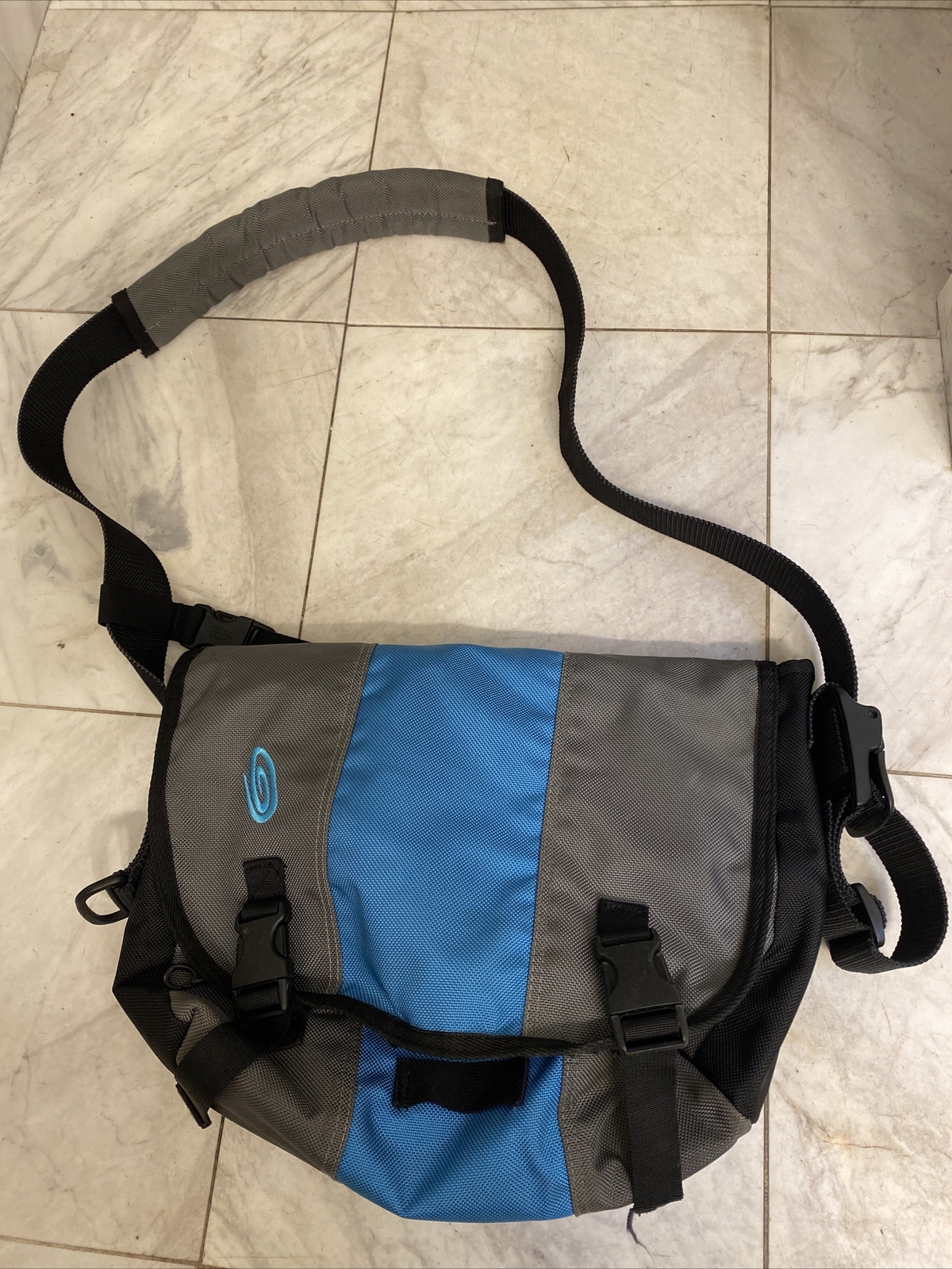 Timbuk2 Classic SMALL ballistic nylon messenger Shoulder crossbody Bag 14”x10”
