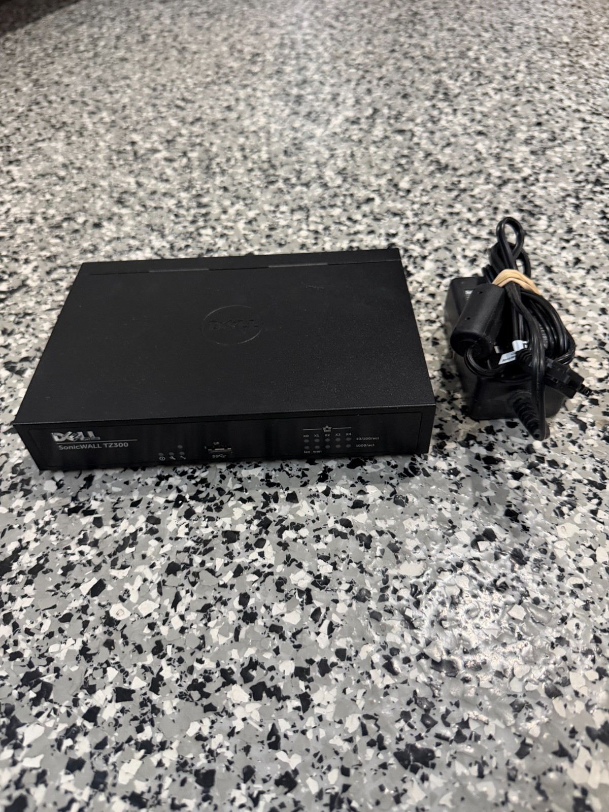Dell SonicWall TZ300 APL28-0B4 Firewall w/ AC Adapter Power Tested #28