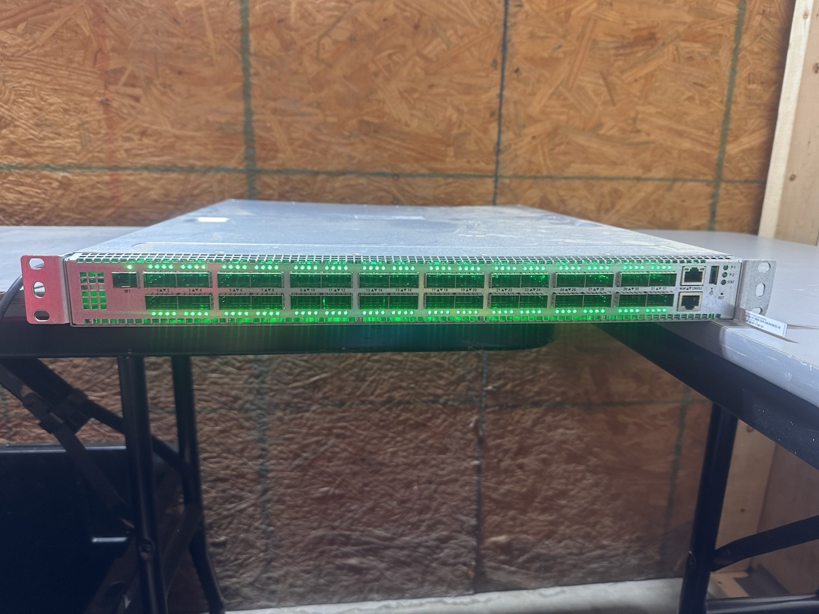 Celestica Seastone DX010 32-Port 100GbE QSFP28 Switch Dual PSU Powers On