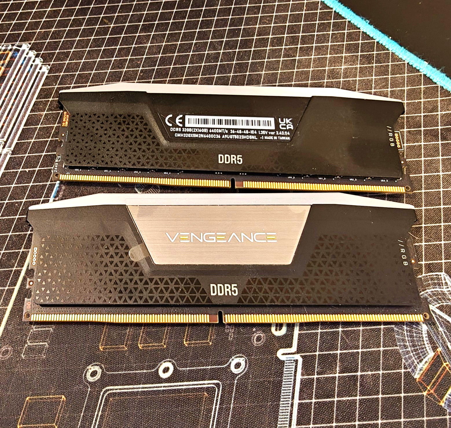Corsair Vengeance RGB 32GB (2x16GB) RAM DDR5 6400MHz CMH32GX5M2N6400C36