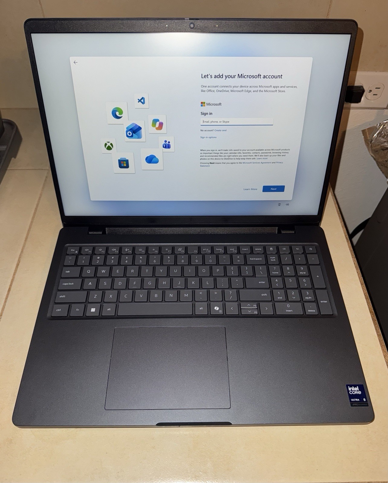 Dell Pro Max MC16250 Intel Ultra 5 235H/ 16GB/256GB/16" Win11 W/H 130W Adapter.