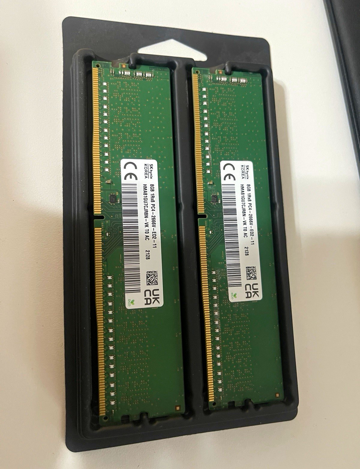 SK hynix 16GB (2x8GB) DDR4 PC4-2666V 288-Pin DIMM Non-ECC Unbuf