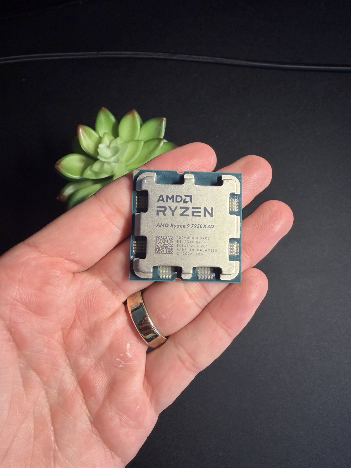 AMD Ryzen 9 7950X3D 5.70GHz CPU (100-100000908WOF)