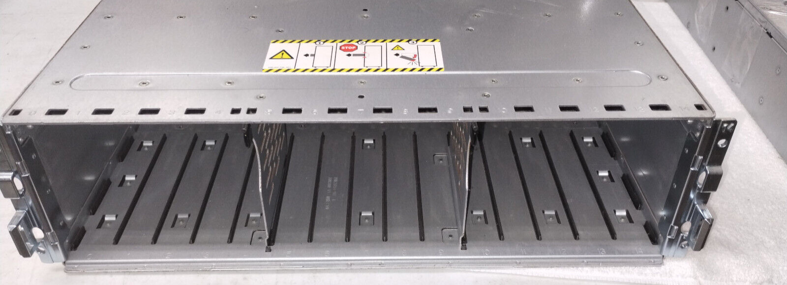 EMC Array Chassis KTN-STL4 DAE3P 100-562-123 - 4GB Controllers, Power Supplies