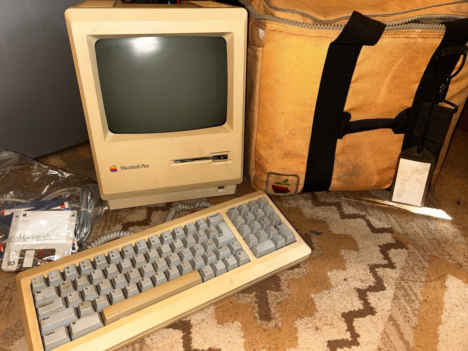 Vintage Apple Macintosh Plus 1MB w/ Keyboard, Disks, Cables & Carrying Case