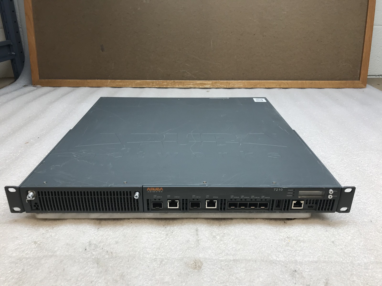 HPE Aruba 7210 Wireless LAN Controller, 2x RJ45, 10GB w/ Rack Ears