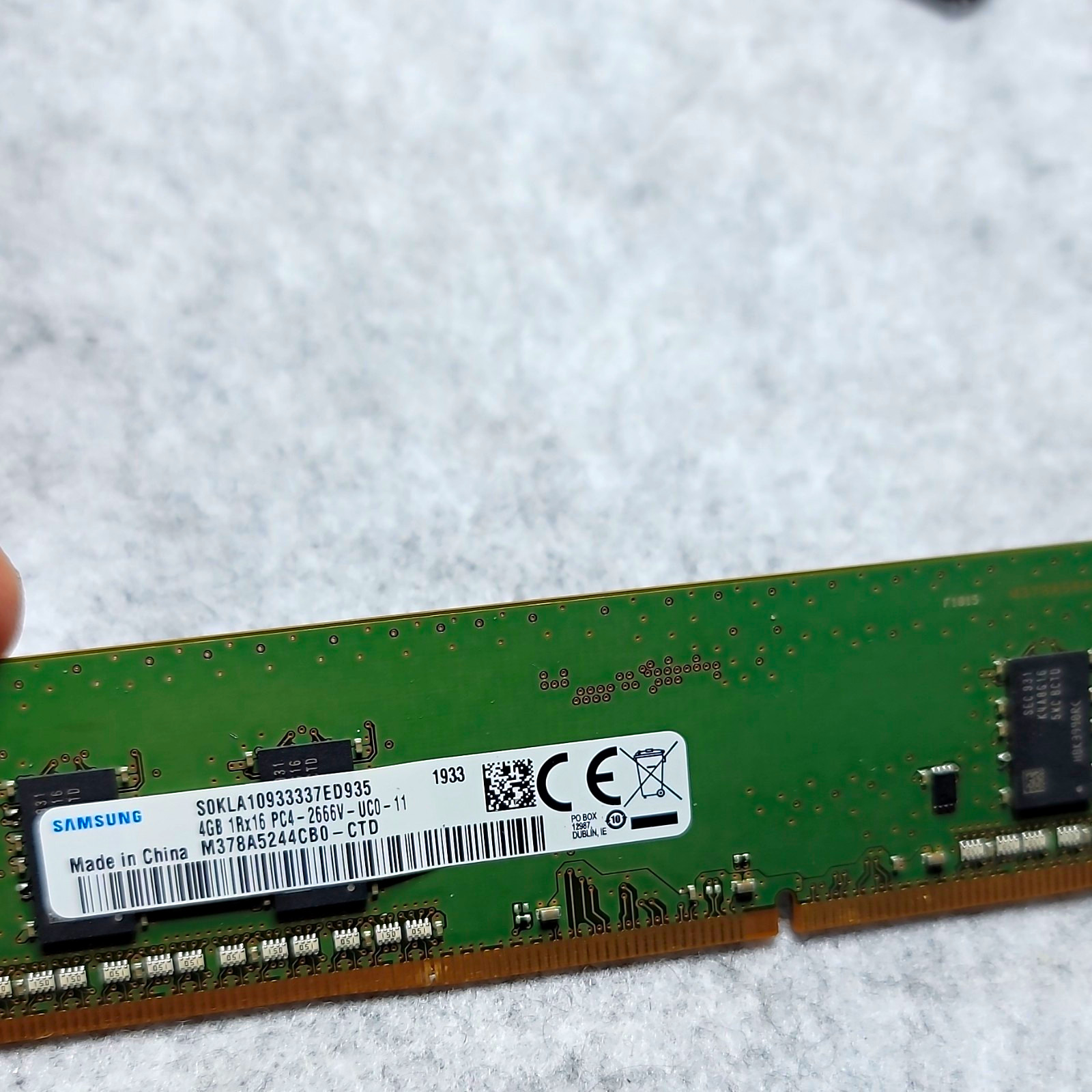 Samsung 4GB (1x4GB) DDR4 PC4-2666V 288-Pin Unbuffered DIMM M378A5244CB0-CTD