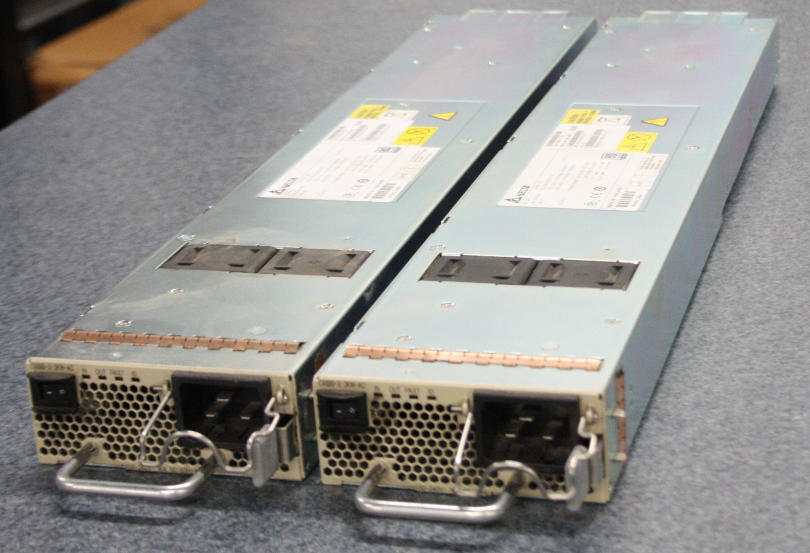 2x Delta Cisco C6880-X-3KW-AC V01 3051W Max PSU/ 341-0568-01 / ECD16020021/00