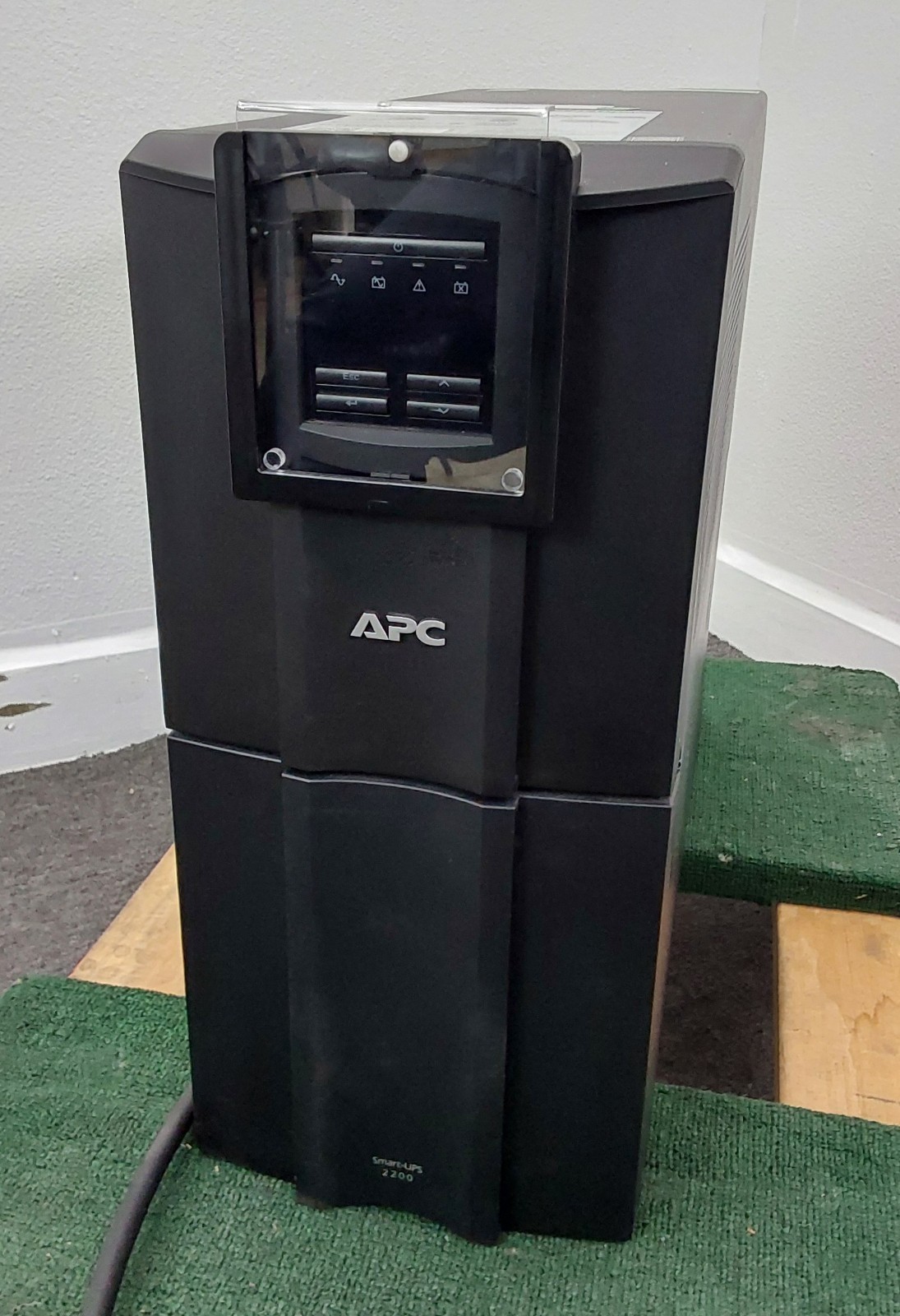 APC Smart-UPS 2200 Uninterruptible Power Supply