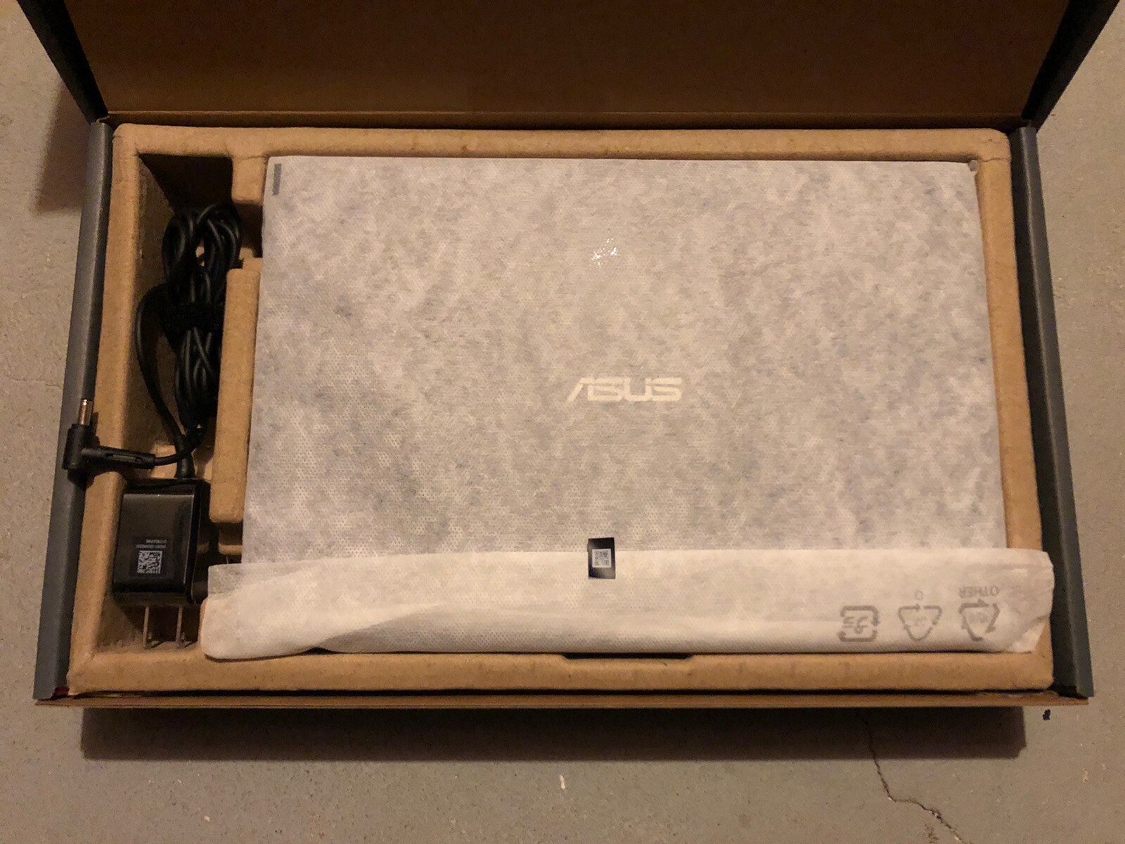 ASUS VivoBook L203MA-DS04 Laptop 11.6 Inch N4000 4GB RAM 64GB eMMC - Open Box