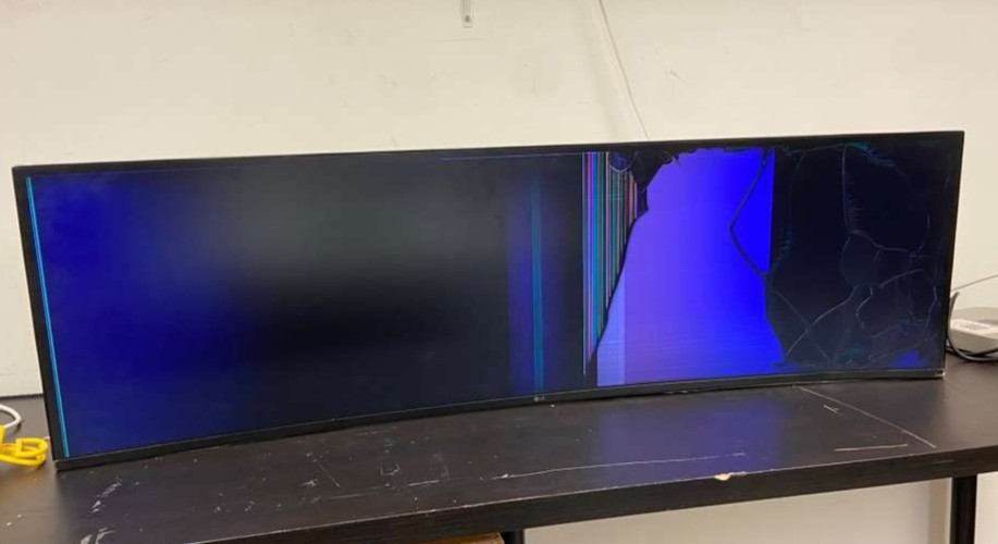 LG 49WL95C-W Ultrawide Dual QHD Monitor 49" (5120 x1440) Curved CRACKED SCREEN