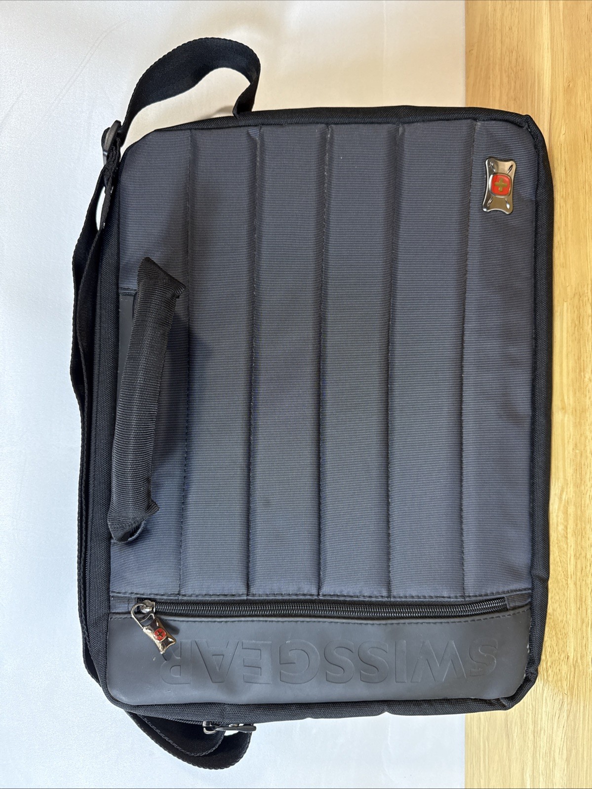 Swiss Gear 17 inch Laptop Slim Shoulder Bag 18x13x4