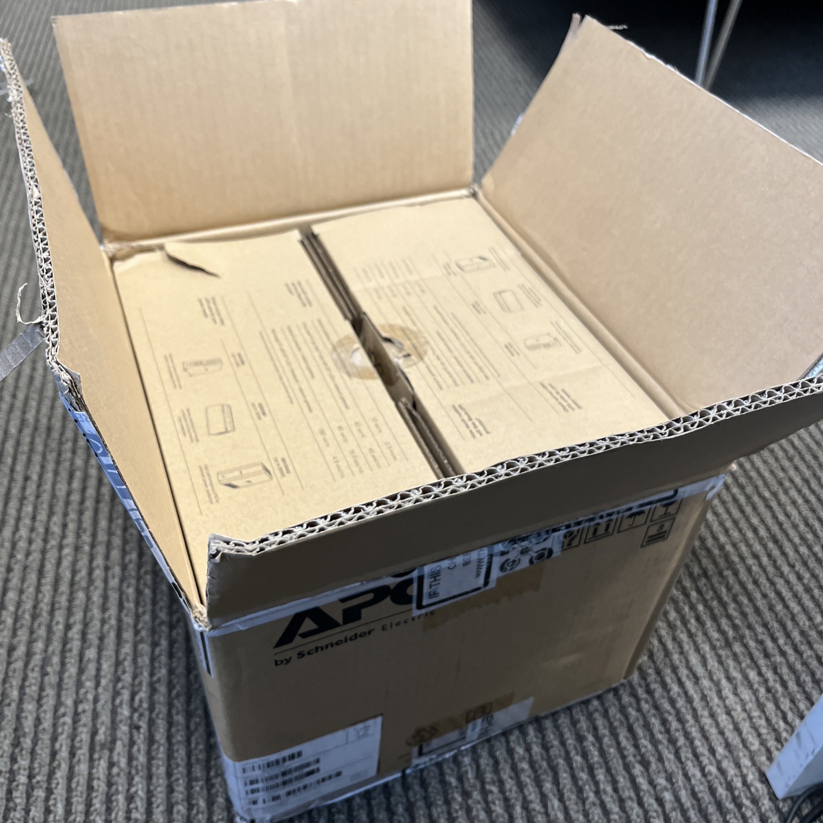 New APC Back-UPS 425VA/255W/120V 6 NEMA Outlets BE425M UPS Box of Two