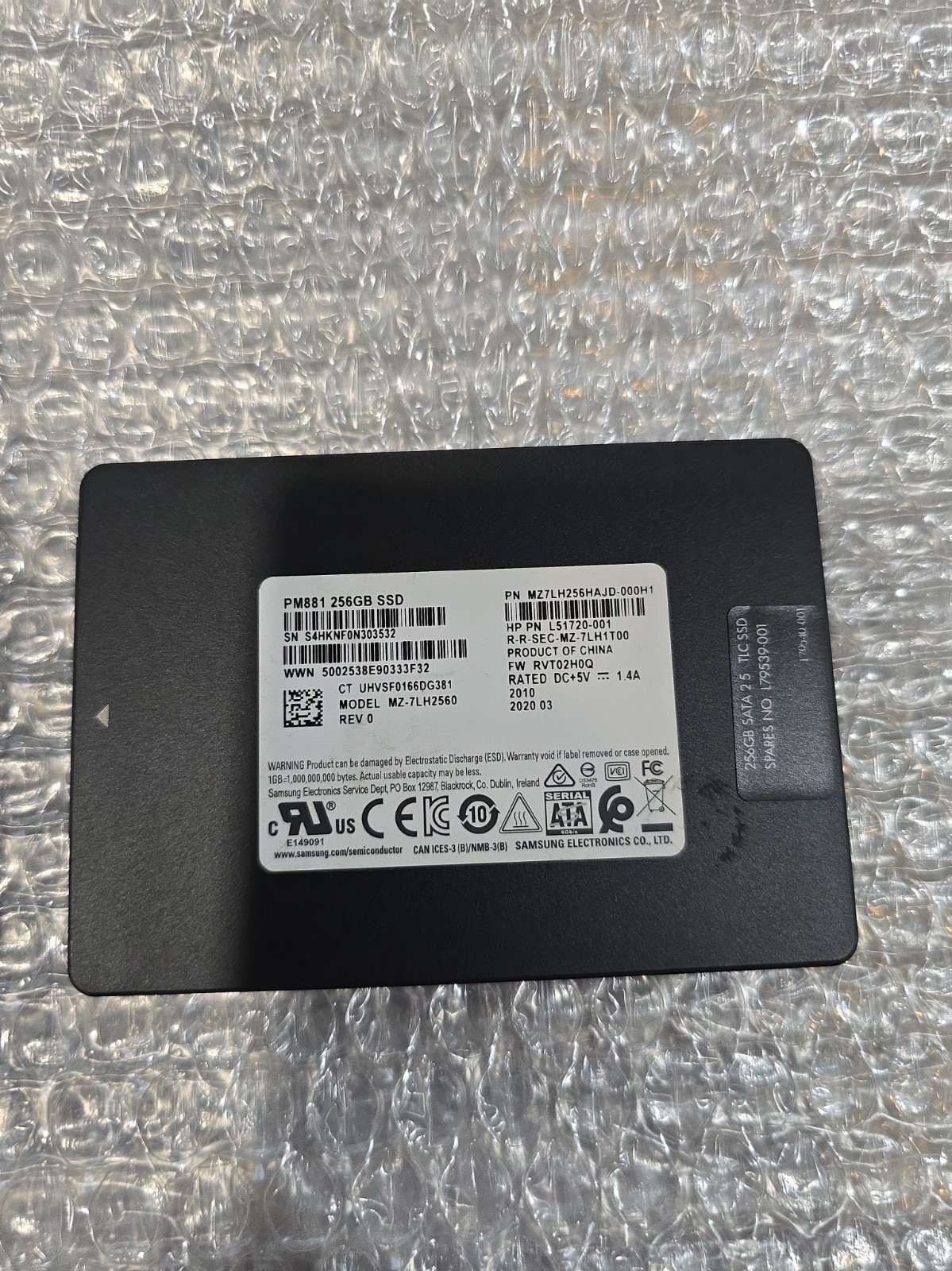 Samsung PM881 256GB 2.5" SATA  Internal SSD MZ-7LH256HAJD