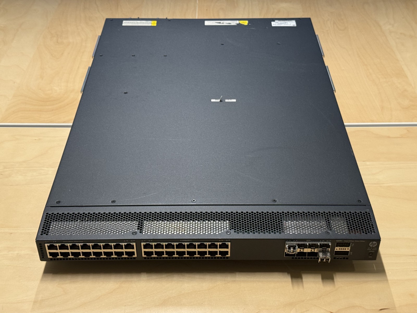 HP FF 5700 JG898A HPE FlexFabric 5700-32XGT-8XG-2QSFP+ Switch