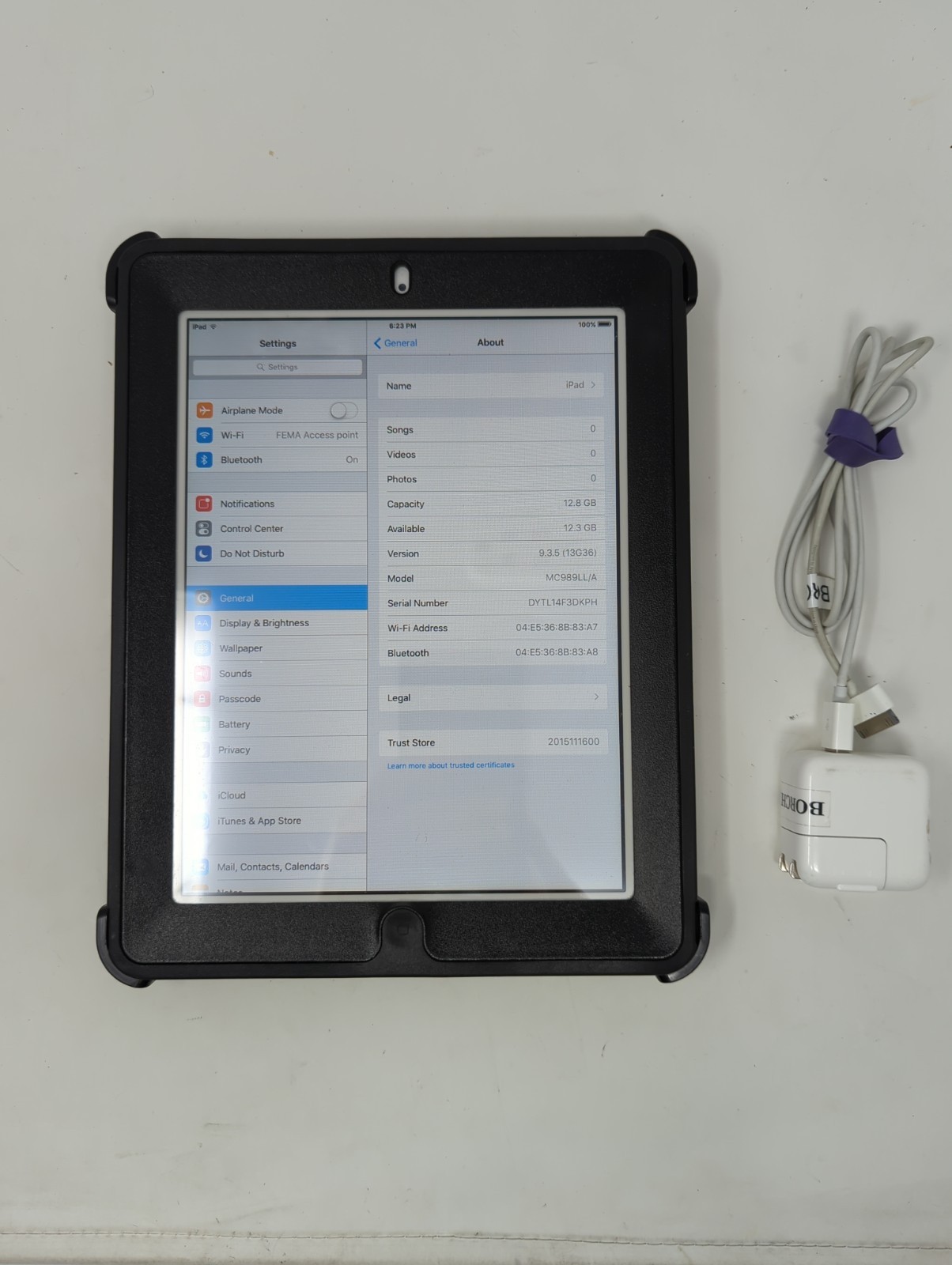 Apple iPad 2 MC989LL/A 16GB White Silver Wi-Fi Tablet With Otter Box 