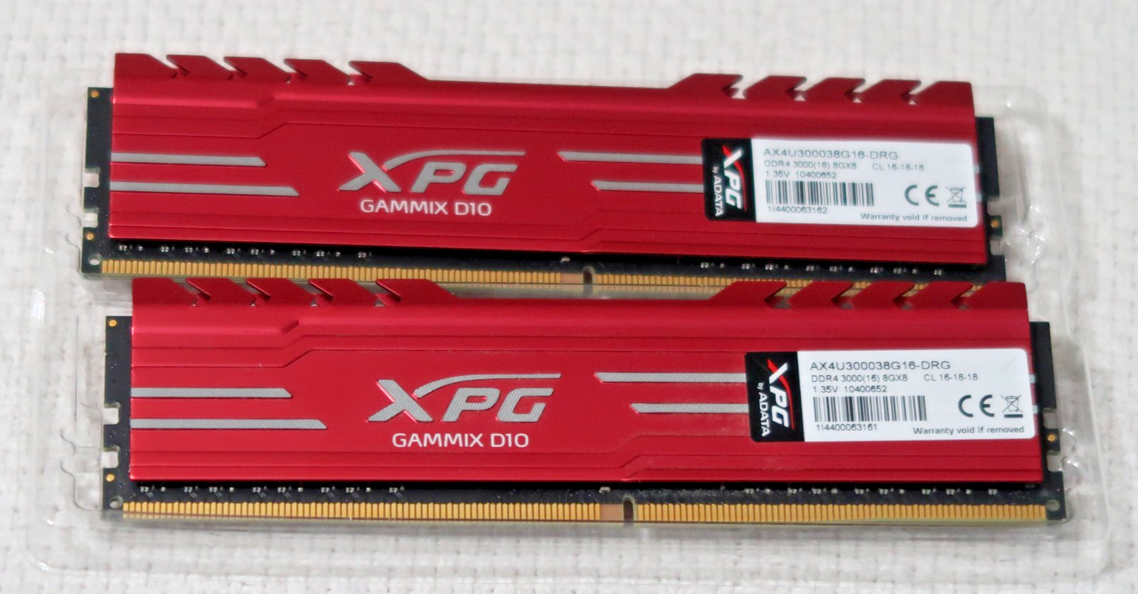 XPG Gammix D10 16GB 2x8GB DDR4-3000 DIMM 288-Pin AX4U300038G16-DR10 RED