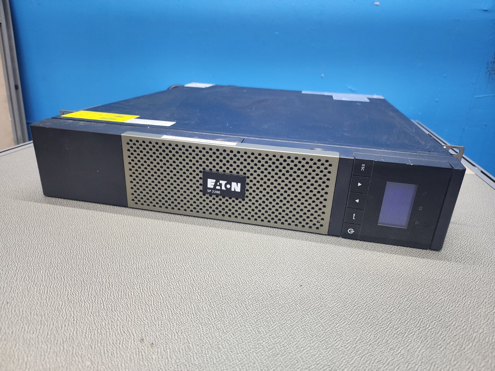Eaton 5P2200 _ 5P Tower UPS Back UP- 1950 VA/1920W 132V Good No Battery Included
