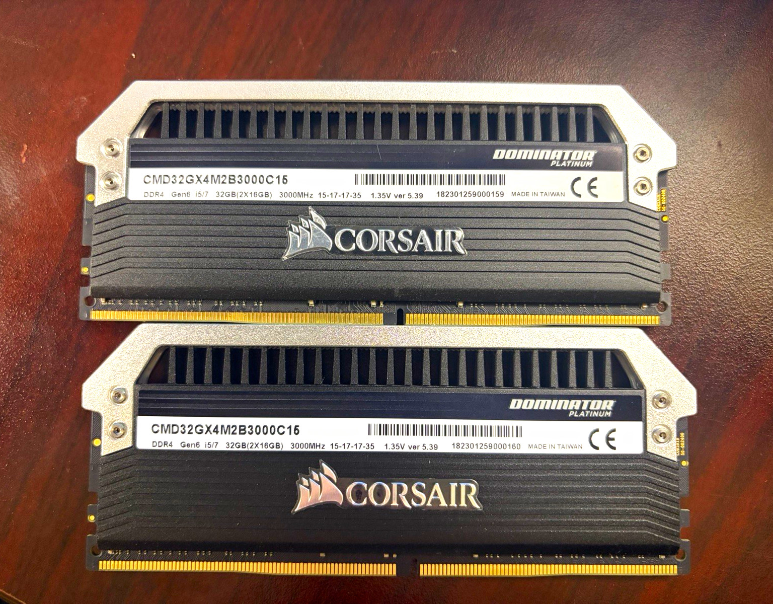 Corsair Dominator Platinum (2x16GB) DDR4 3000 CL15 Desktop CMD32GX4M2B3000C15