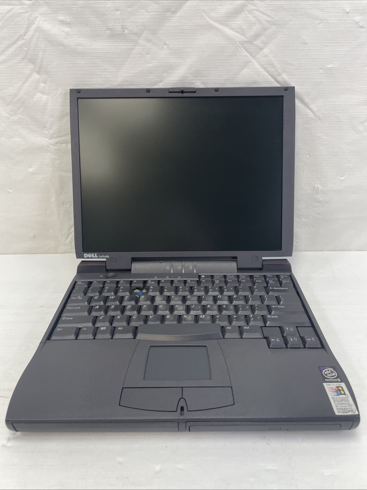 Vintage Dell Latitude CPi A400XT 13.3" Pentium 2 400MHz 256MB RAM No HDD No OS