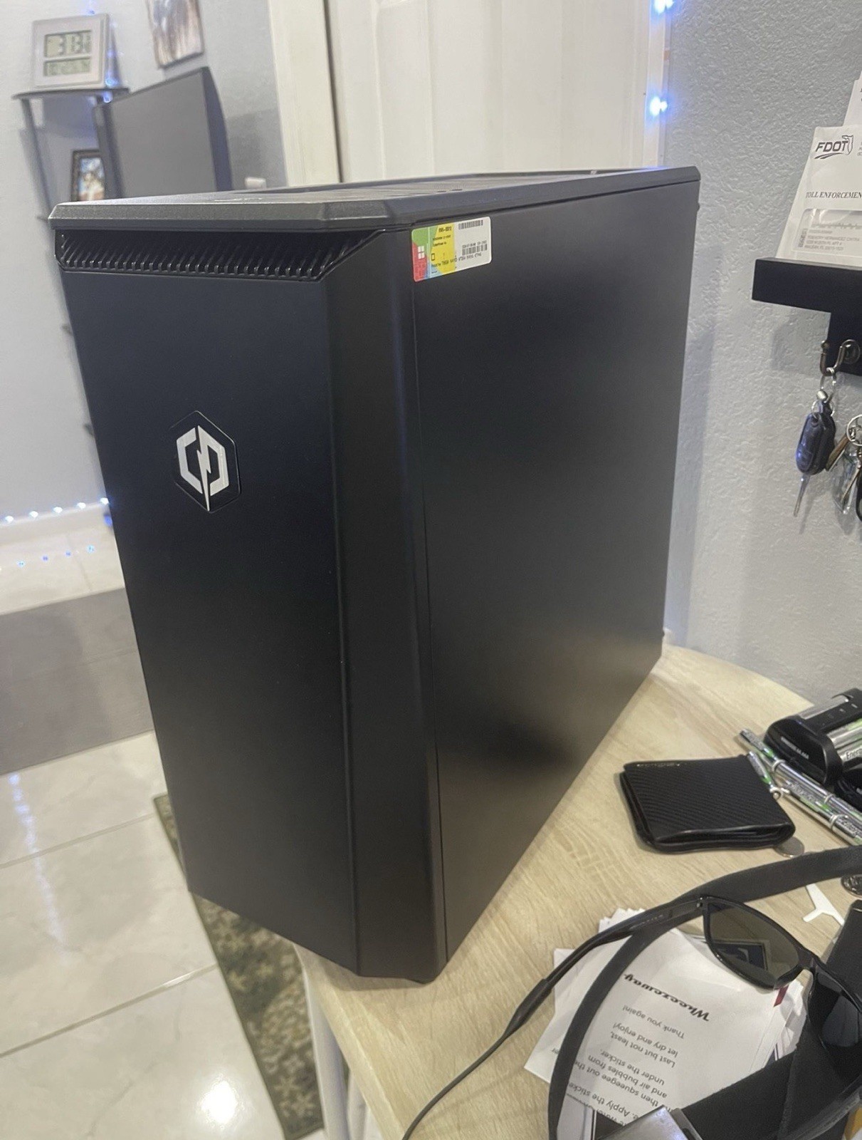 Gaming pc cyber power pc is the brand.Power cable included
