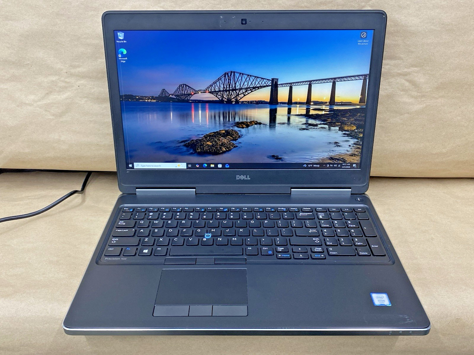 Dell Precision 7520 15.5" 3840*2460 E3-1575M 8GB - 256GB SSD - Wi10 Pro READ