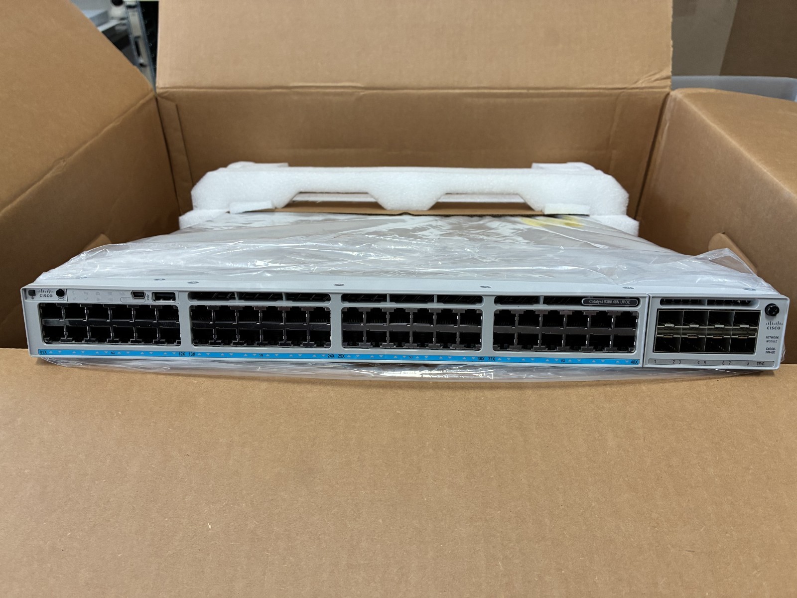 NEW Cisco C9300-48UN-A  48 Port 5GbE UPOE Network Advantage Switch C9300-NM-8X