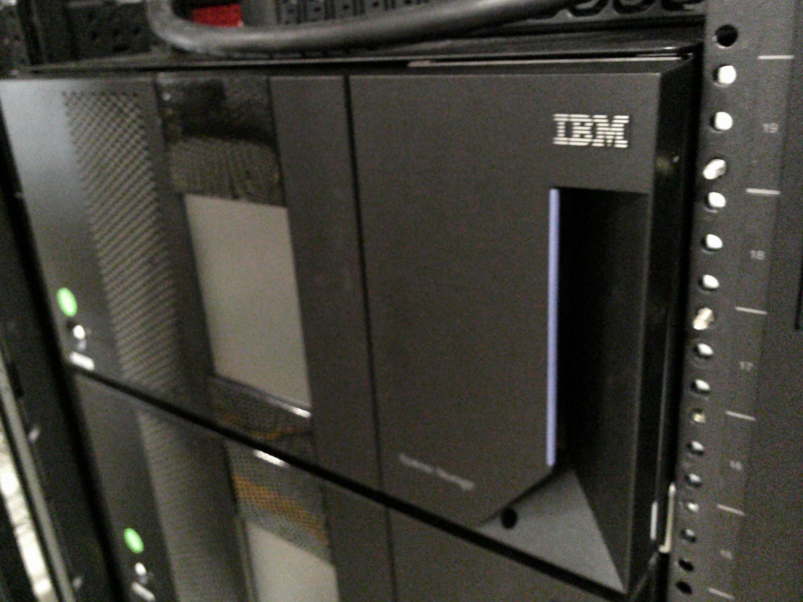 IBM 8-00535-01 3576-L5B /TS3310 3576 5U Rack Mount Tape Library Storage System