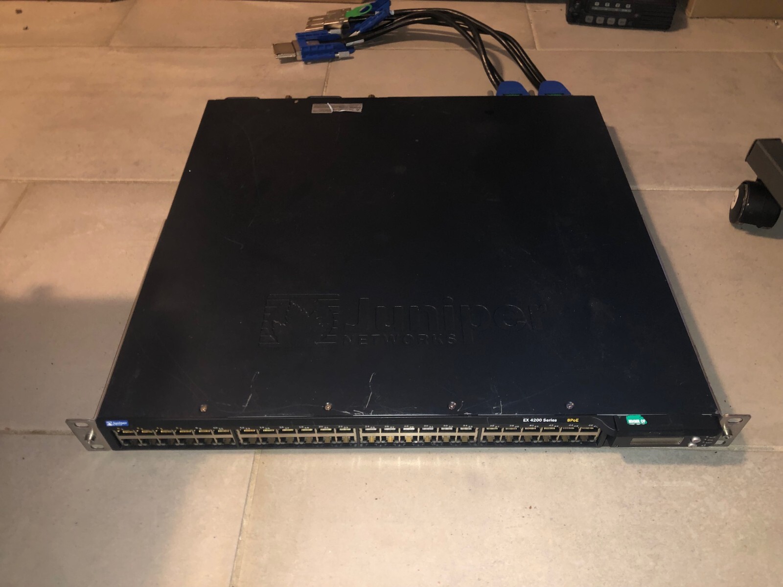 Juniper EX4200-48T 8PoE 48-Port Ethernet Switch w/ card and molex cables 74546 