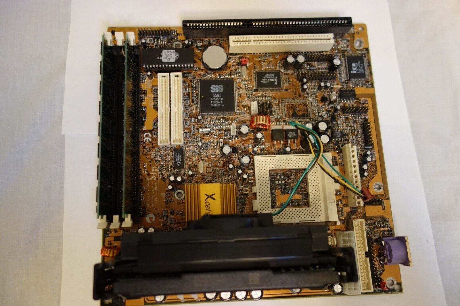 Motherboard M748LMRT  Slot 1 PGA 370 Pentium III 300MHZ 128 Ram Tested Boots