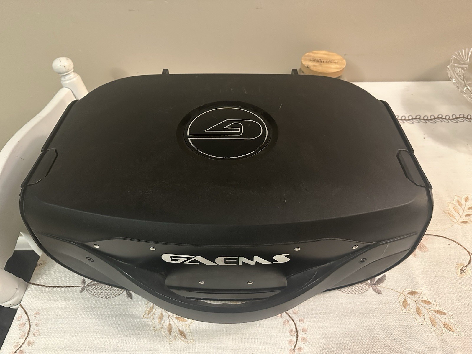 GAEMS Vanguard GA-VANGUARDBLACK 19 inch Widescreen Gaming Environment for...