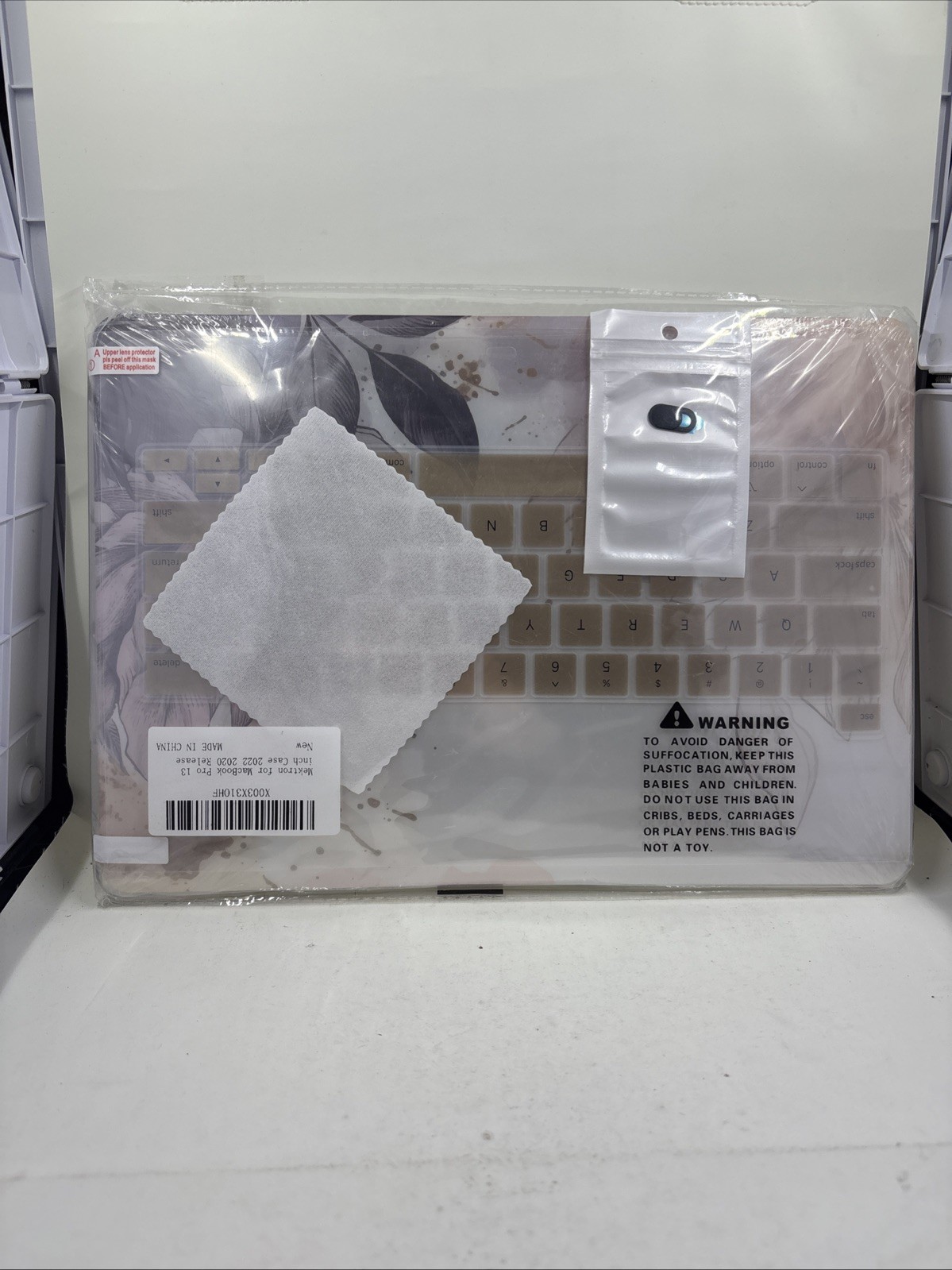 Mektron for MacBook Pro 13 inch Case 2022 - Cute Leaves And Flower - Tan Color