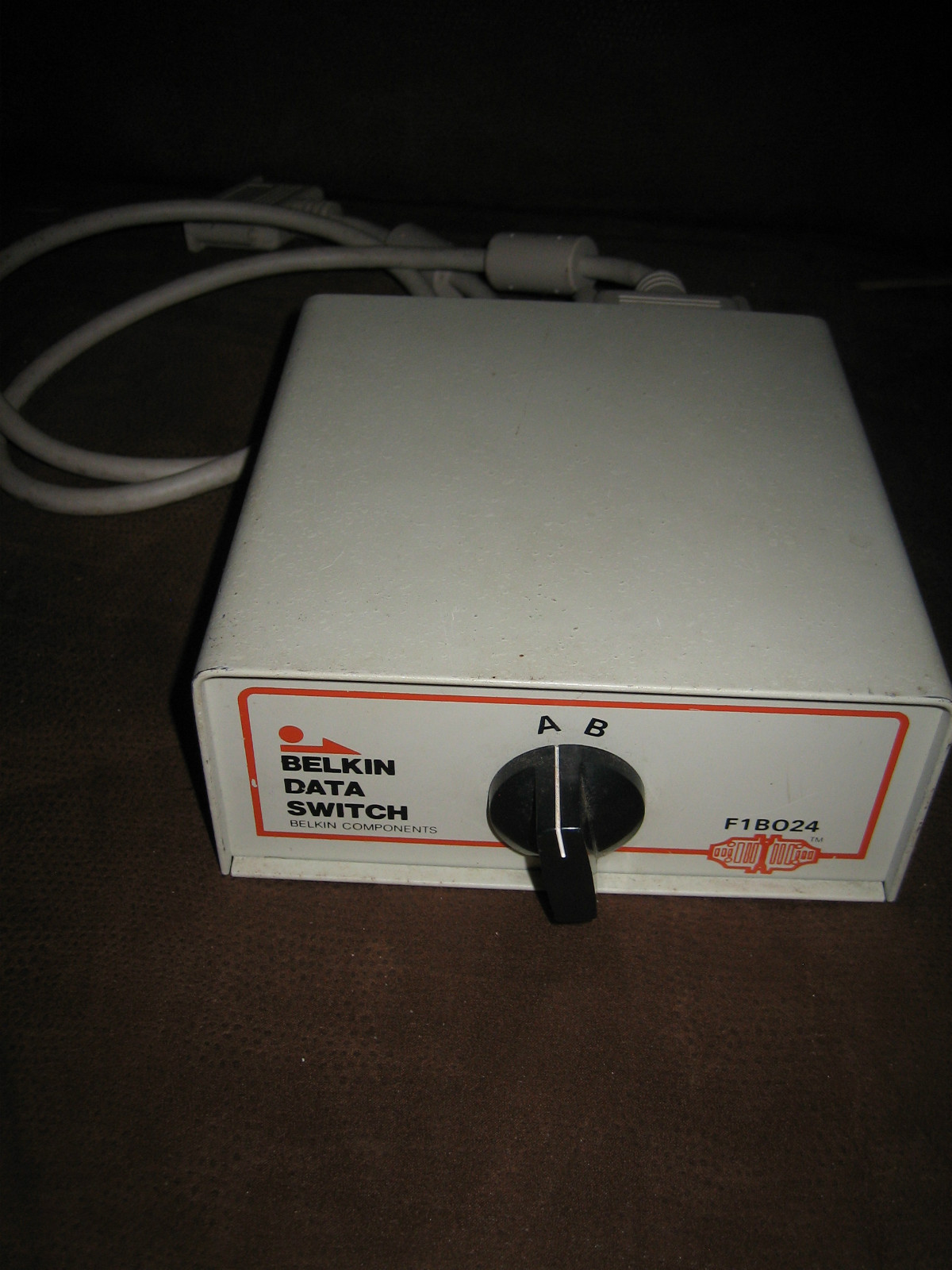 Vintage Belkin 2 Way Data Transfer Switch #F1B024 & Cable