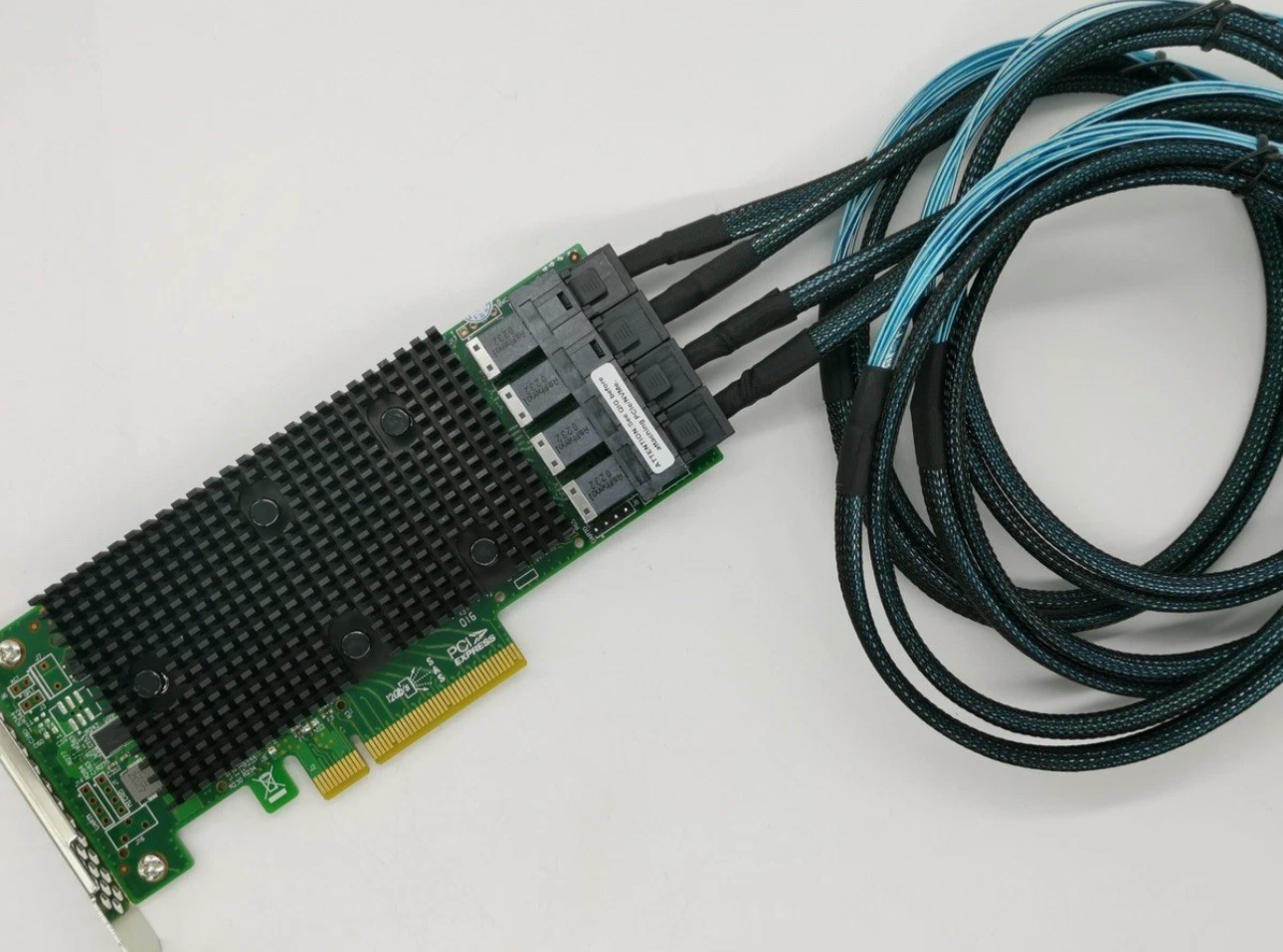 Lenovo 430-16i 9400-16i 12Gb/s NVMe Tri-Mode HBA PCIe +4*SFF-8643 SATA Cable