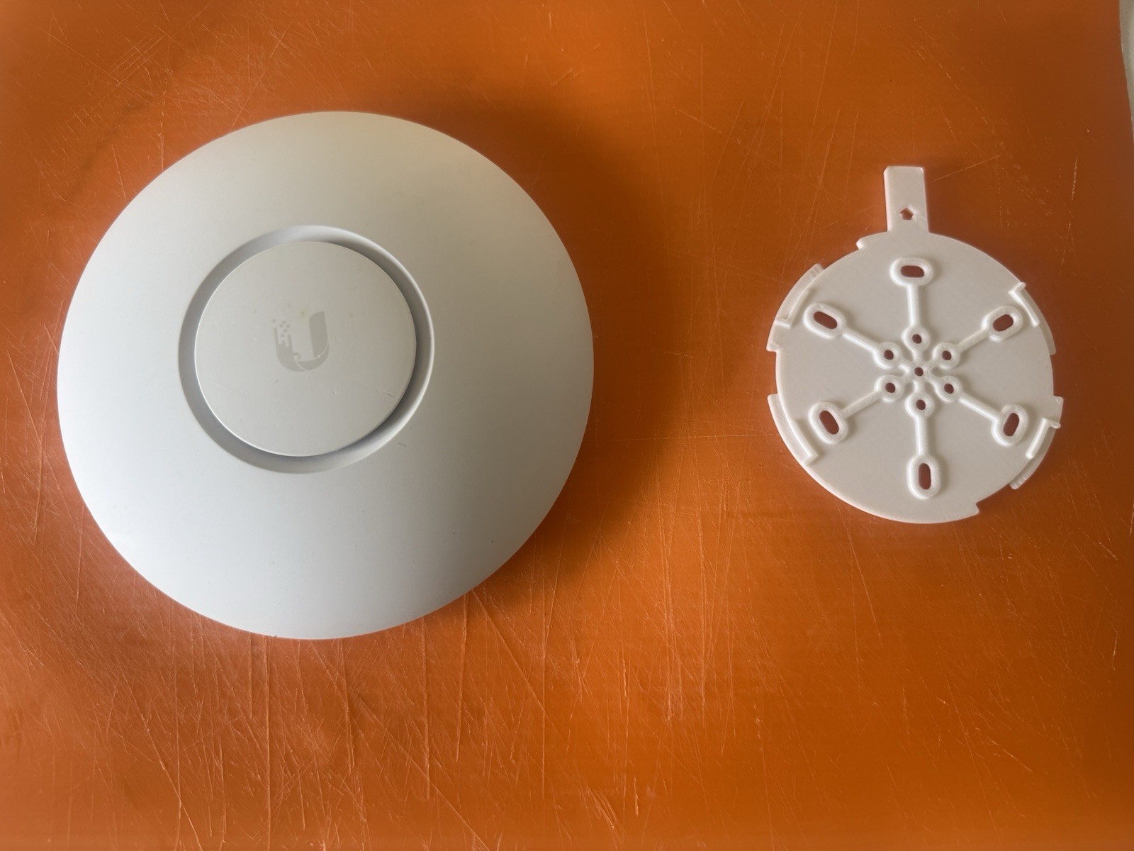 Ubiquiti Networks UniFi 6 Lite Access Point (W 3d printed mounting bracket)
