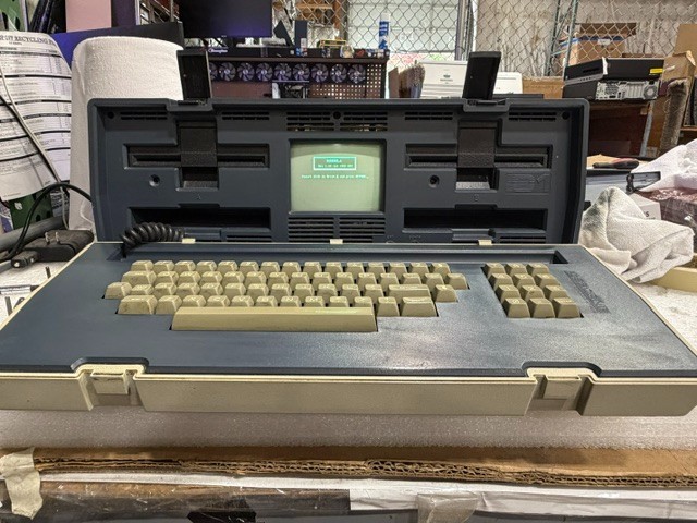 Osborne 1 Portable Computer - Powers on Very Clean for the age