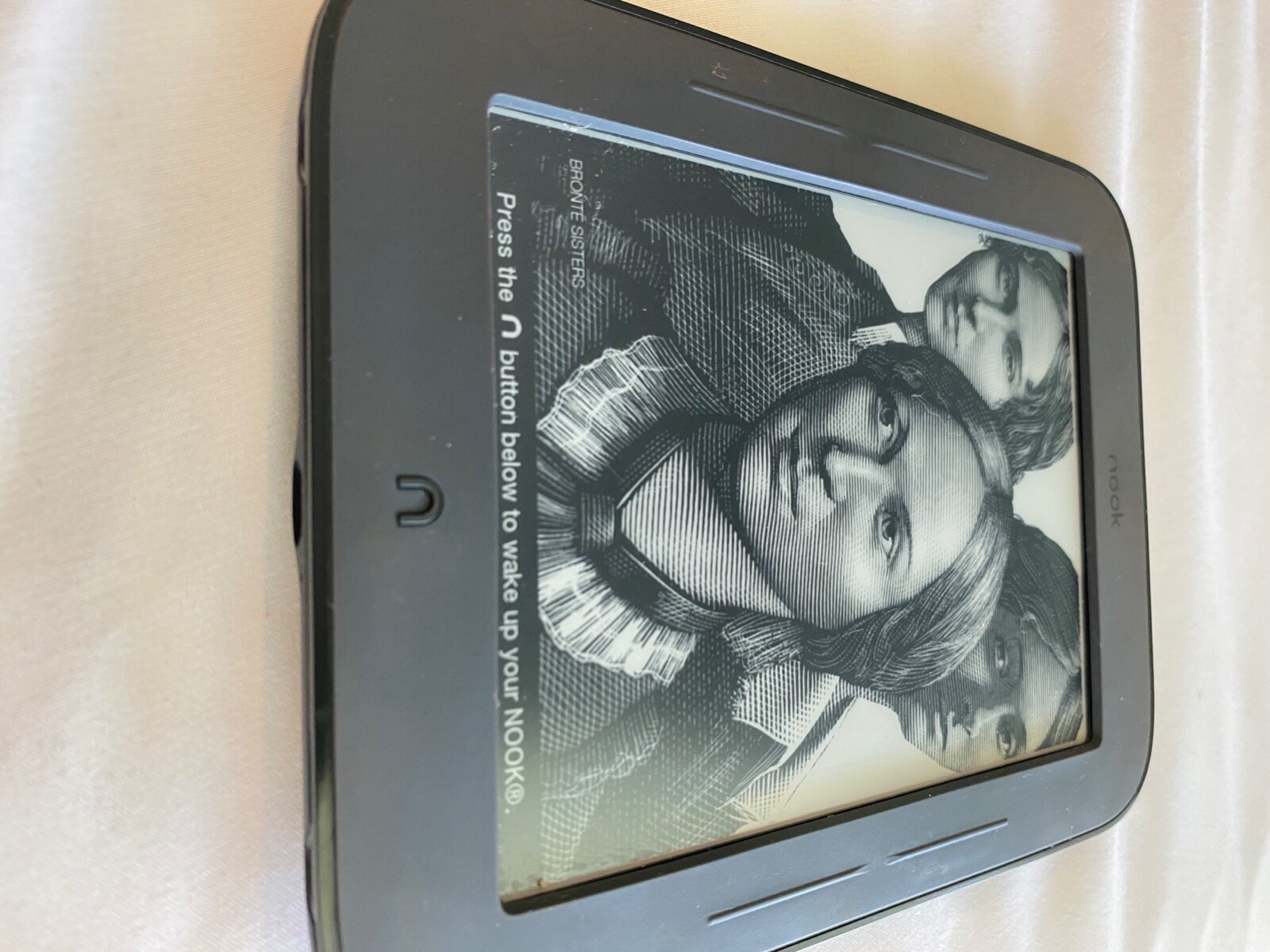 Barnes & Noble Nook Simple Touch 2GB, Wi-Fi, 6in eBook Reader - Black