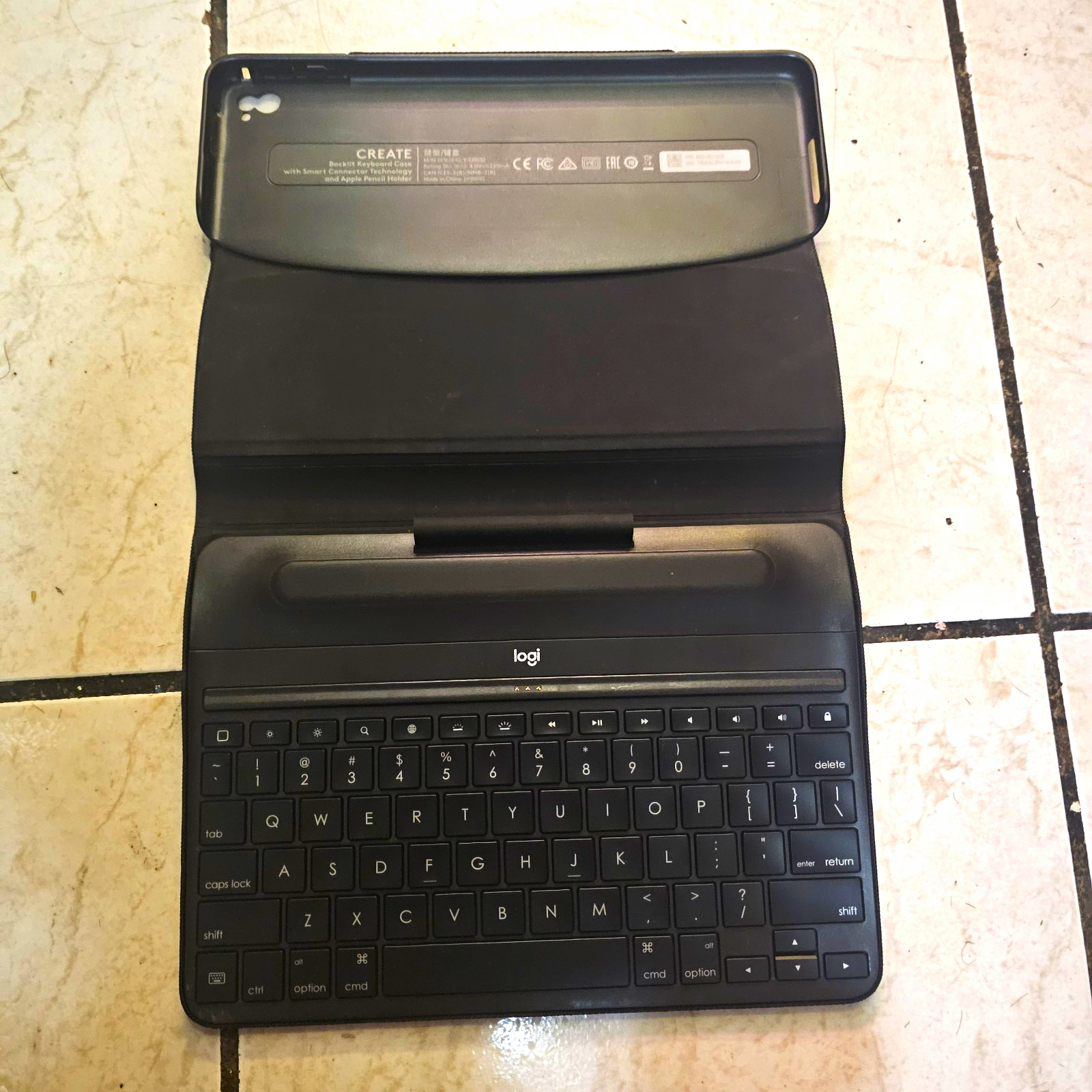 Logitech CREATE Backlit Smart Connector Keyboard Folio Case iPad Pro 9.7 Black