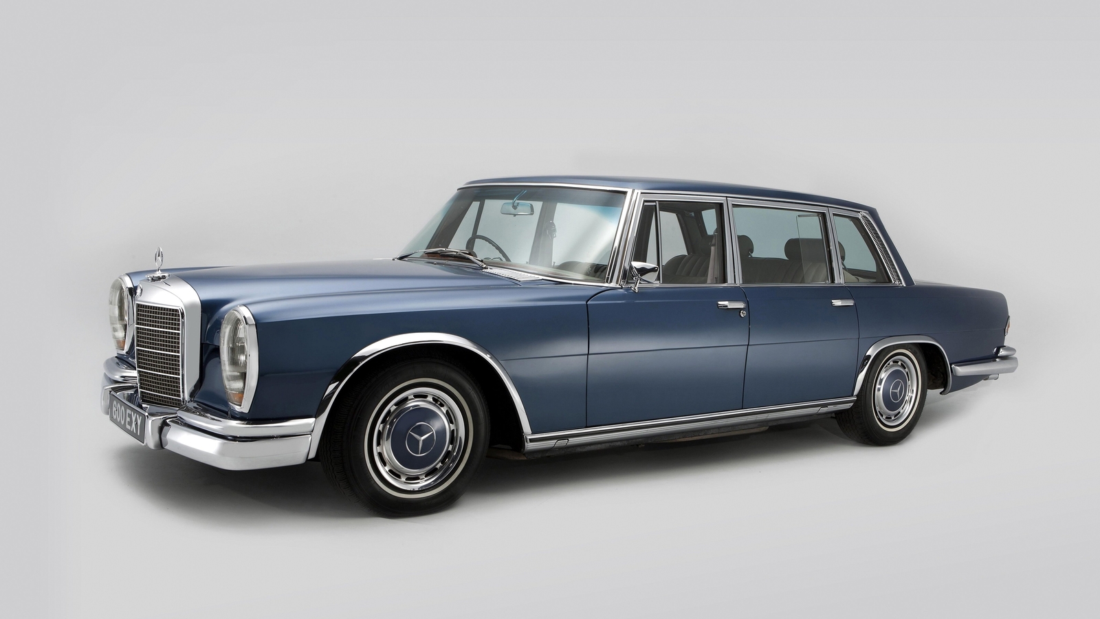 Cars mercedes benz 600 uk spec w100 limo 1964 Desk Mat Stitched