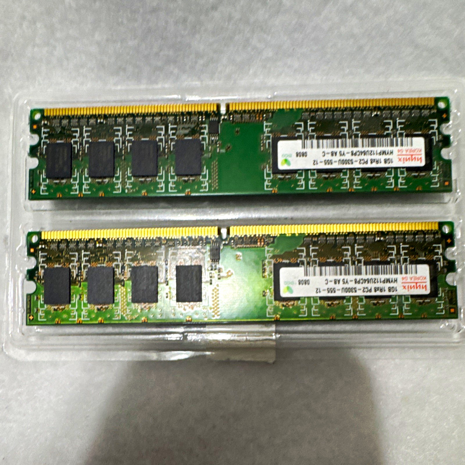 Hynix 2GB (2x1GB) DDR2 SDRAM PC2-5300U-555-12 240-Pin DIMM HYMP112U64CP8-Y5
