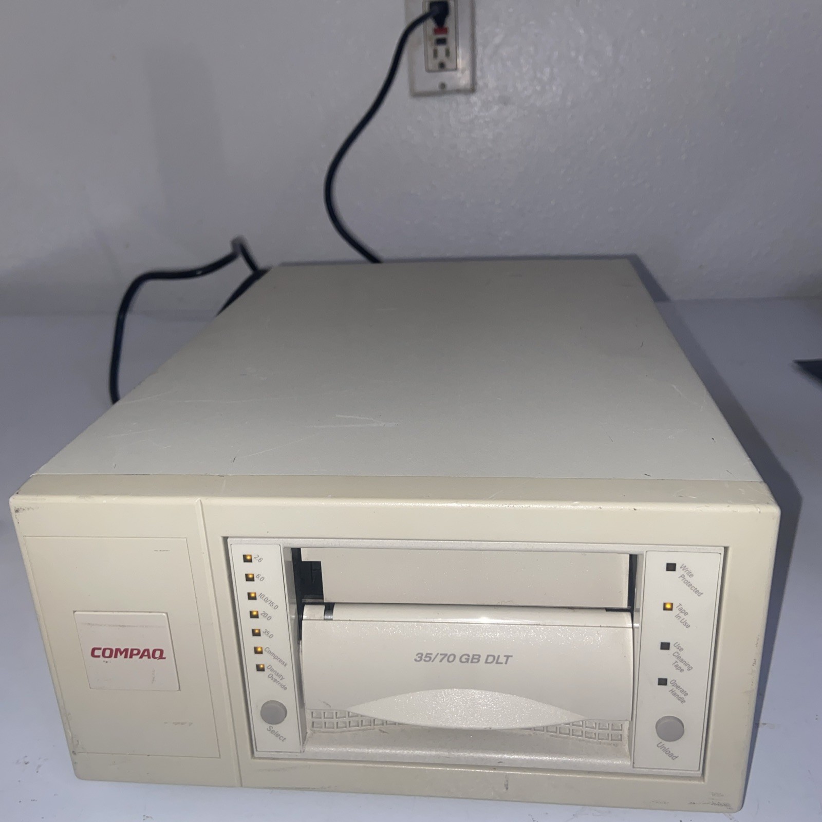 COMPAQ SERIES 3306 30-60085-08 35/70GB DLT  TAPE CARTRIDGE DRIVE WHITE GRADE B