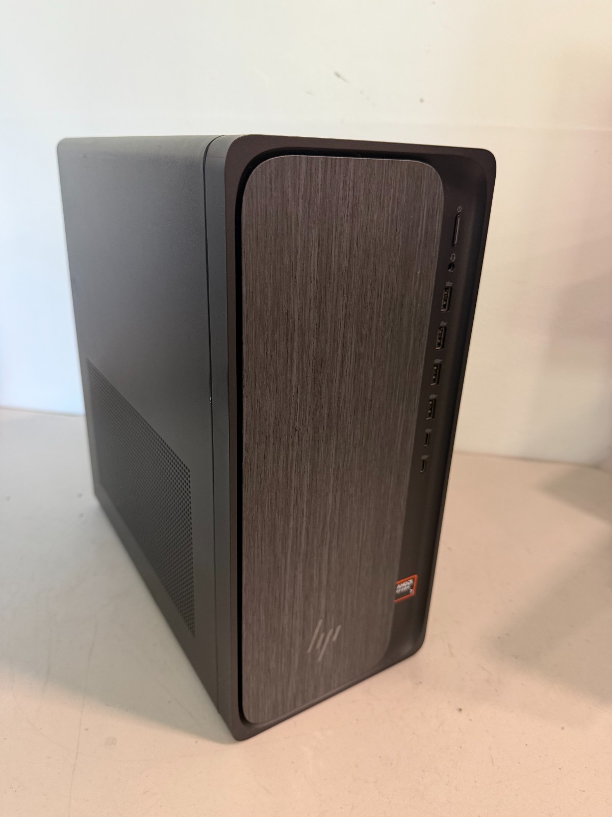 HP OmniDesk M02-0244 Ryzen 7 8700G 16GB DDR5 1TB NVMe RTX 3050 6GB Win 11