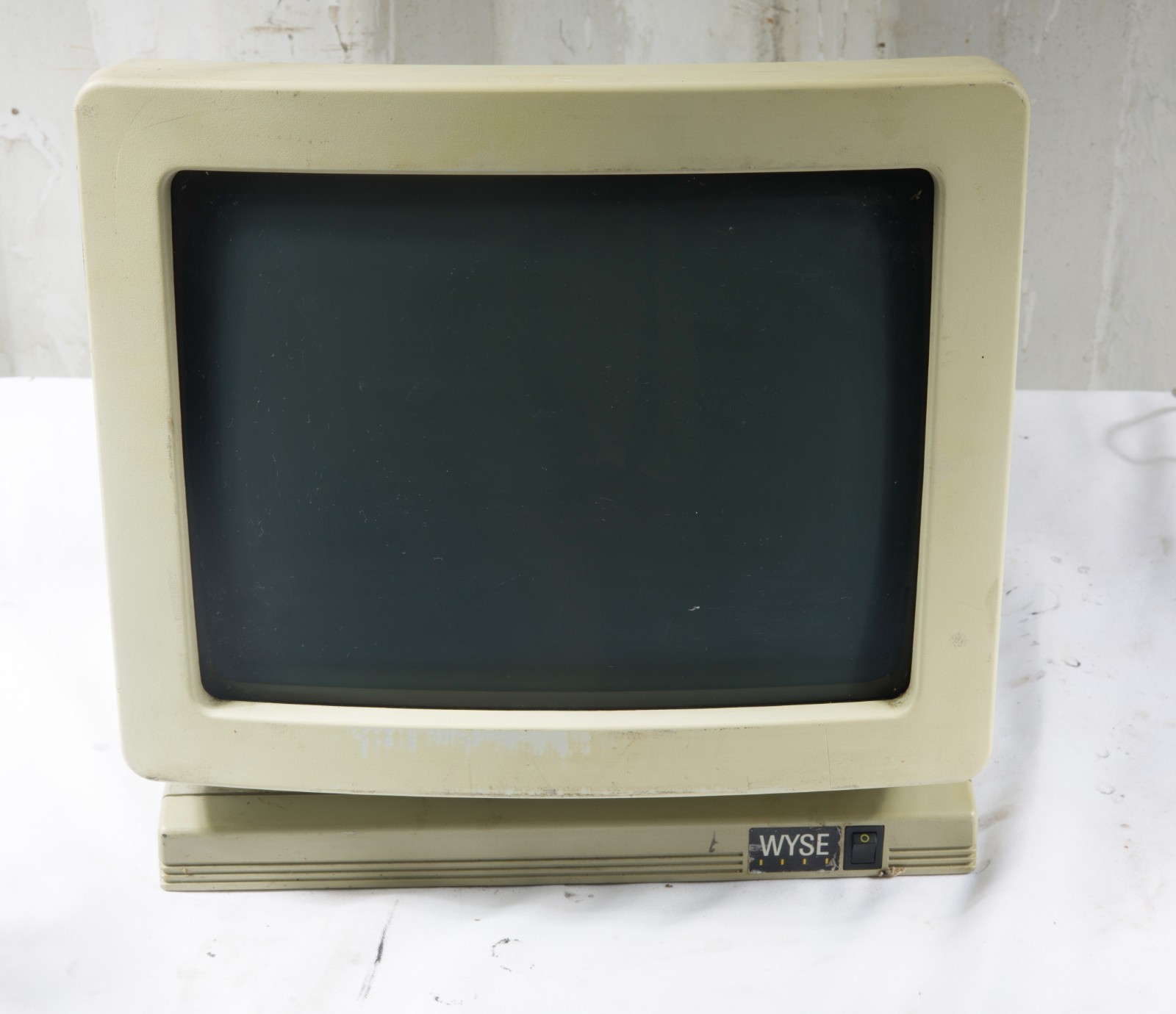 Wyse WY-50 00-050-01 RS232 dumb terminal green phospher tested to power on