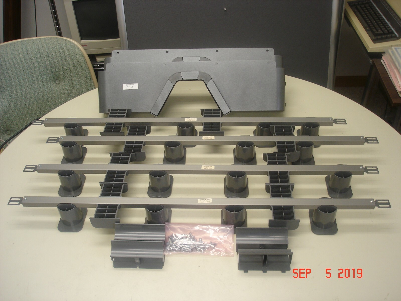 528946-501 CABLE MANAGEMENT KIT FOR HP 10642 G2 CABS AF001A,  AF002A 528718-500