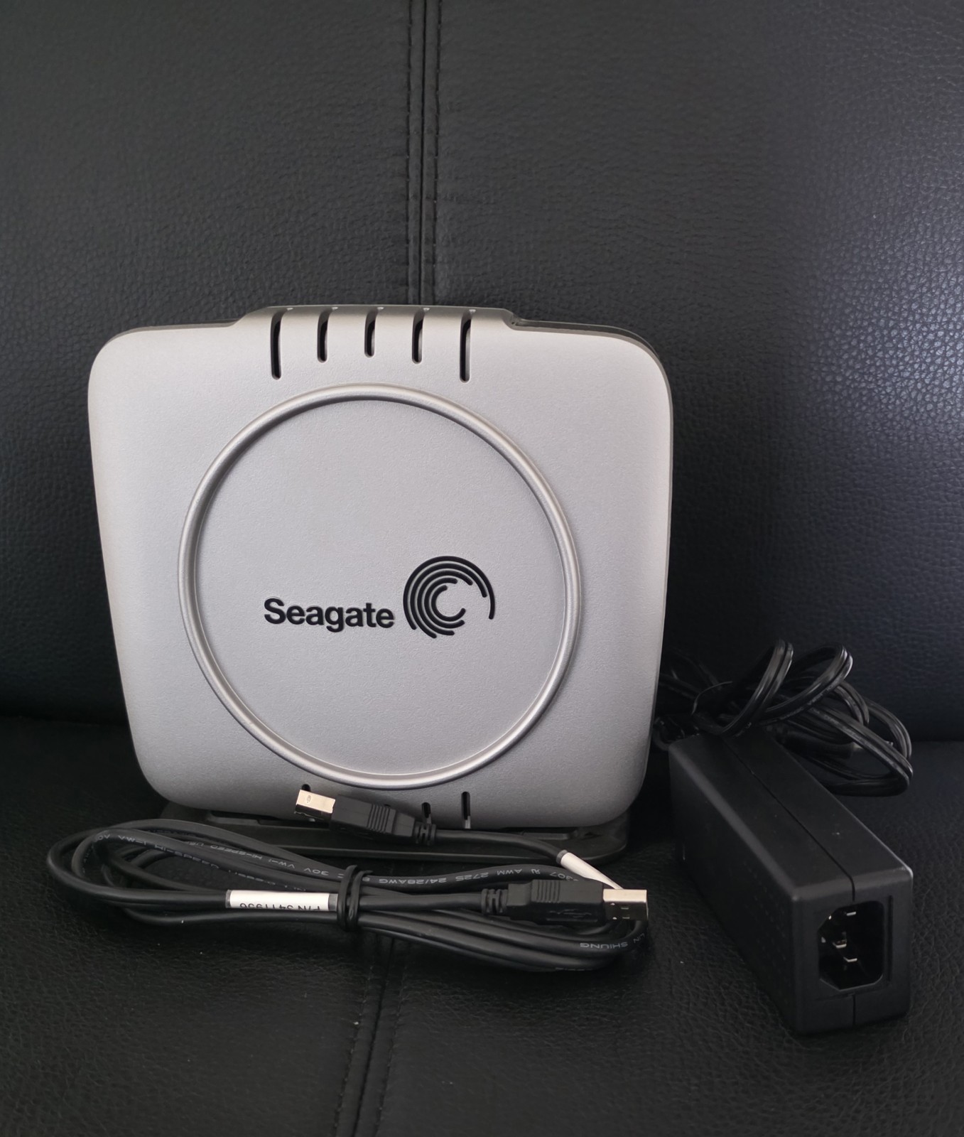 Seagate ST30000CB  External Hard Drive 300GB - USB / firewire Storage 9Y7865-560